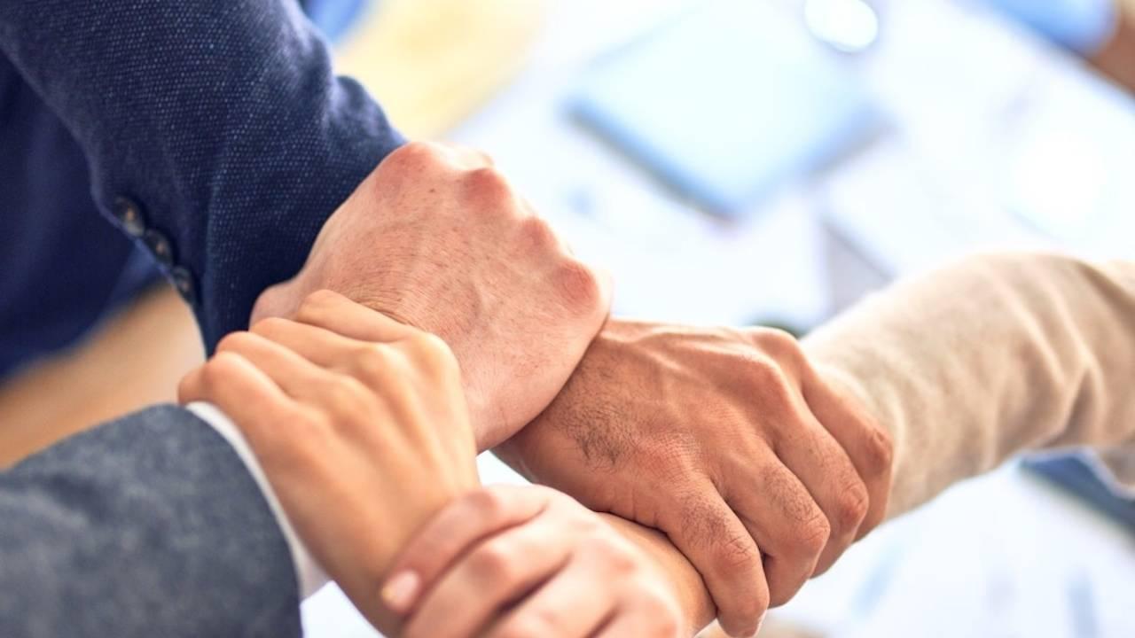 Building Bonds: Crafting Influencer Campaign Messages